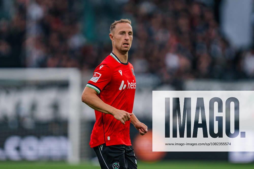 Deutschland: 2. Bundesliga 2026 - 2027, 4. Spieltag - Hannover 96 vs Karlsruher SC - Heinz von Heiden Arena (Hannover): Maurice Neubauer (Hannover 96, 33) Einzelbild