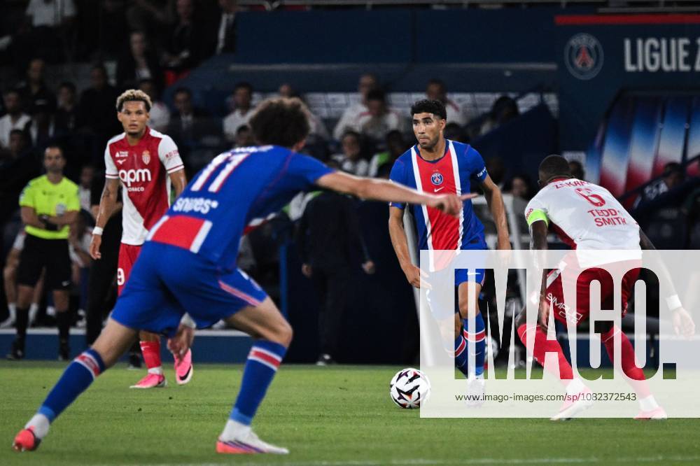Ligue 1 PSG vs AS Monaco PARIS, FRANCE - SEPTEMBER 4, 2026: Paris Saint-Germains defender Achraf Hakimi controls the ball during the French L1 football match between Paris Saint-Germain and AS Monaco at the Parc des Princes stadium in Paris on September 4, 2026. Paris ÃŽle-de-France France