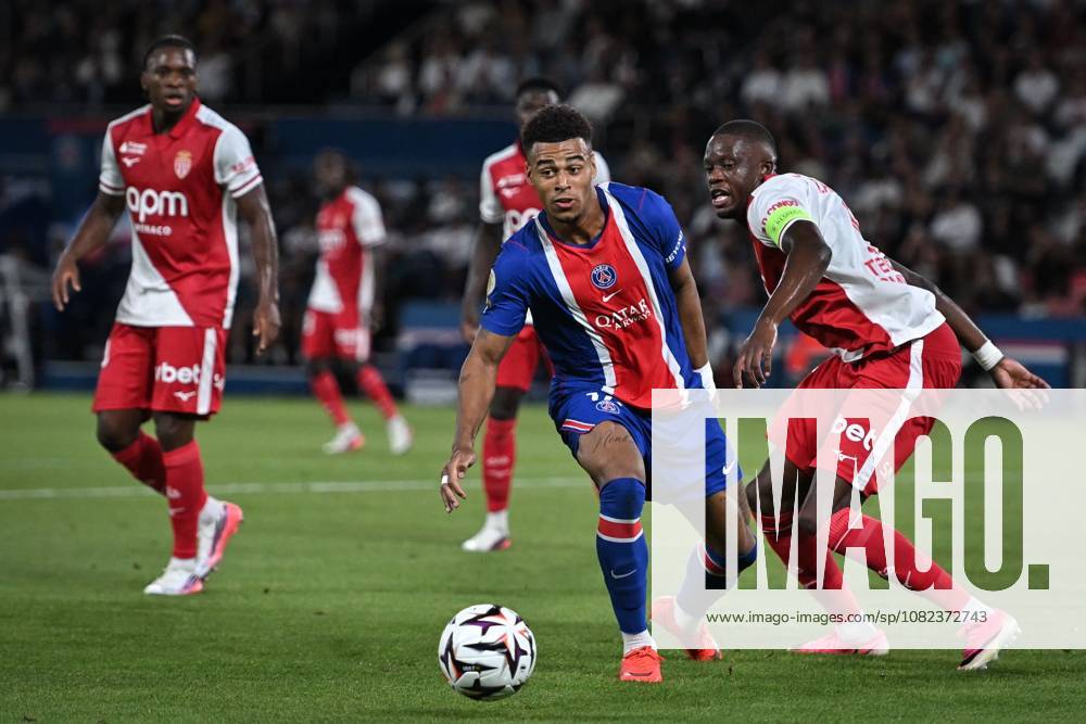 PARIS, FRANCE - SEPTEMBER 4, 2026: Paris Saint-Germainâ€⠢s forward Desire Doue fights for the ball during the French L1 football match between Paris Saint-Germain and AS Monaco at the Parc des Princes stadium in Paris on September 4, 2026. Paris France - ZUMAq101 20260904_zna_q101_187
