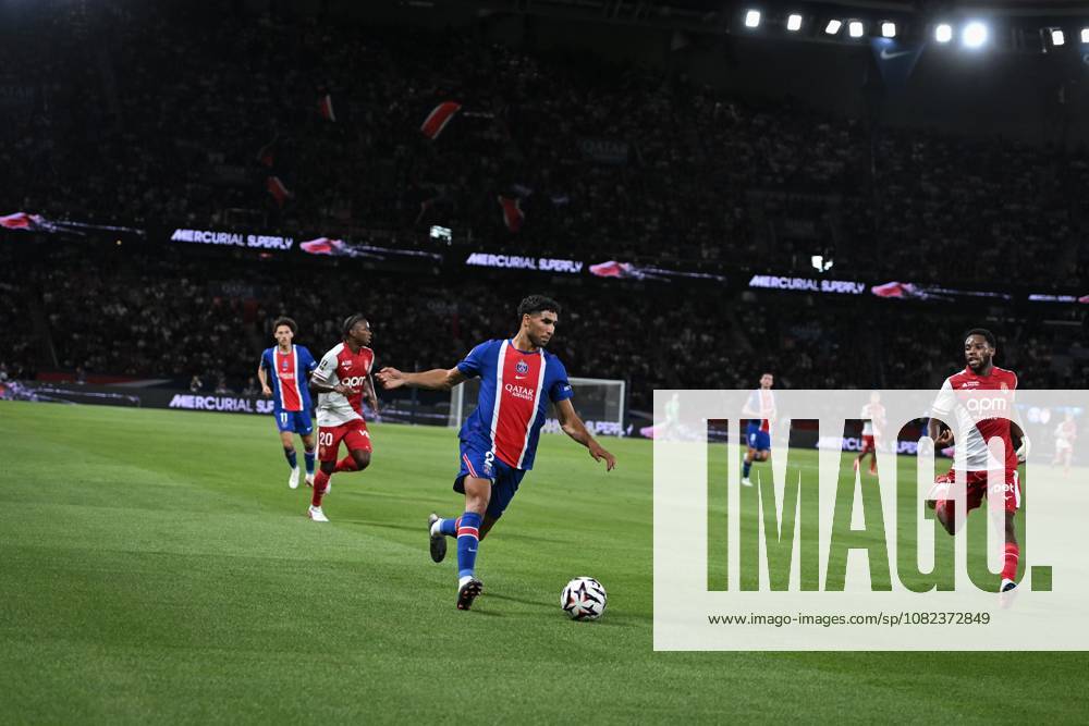PARIS, FRANCE - SEPTEMBER 4, 2026: Paris Saint-Germainâ€⠢s defender Achraf Hakimi controls the ball during the French L1 football match between Paris Saint-Germain and AS Monaco at the Parc des Princes stadium in Paris on September 4, 2026. Paris France - ZUMAq101 20260904_zna_q101_204