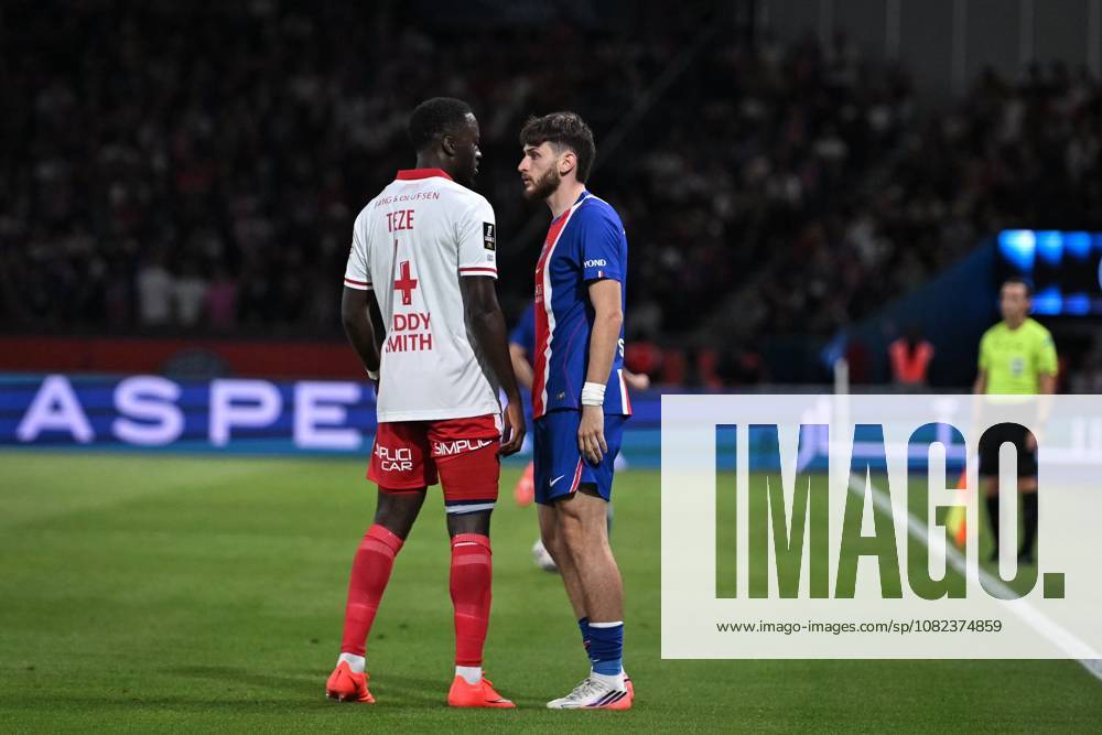 Paris, ŽLe-De-France, FR: PARIS, FRANCE - SEPTEMBER 4, 2026: Paris Saint-Germainâ€⠢s forward Khvicha Kvaratskhelia challenges AS Monacoâ€⠢s Teze during the French L1 football match between Paris Saint-Germain and AS Monaco at the Parc des Princes stadium in Paris on September 4, 2026. Paris FR - ZUMAq101 20260904_zna_q101_256