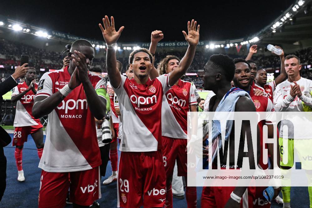 Paris, ŽLe-De-France, FR: PARIS, FRANCE - SEPTEMBER 4, 2026: AS Monacoâ€⠢s players celebrate their win at the end of the French L1 football match against Paris Saint-Germain at the Parc des Princes stadium in Paris on September 4, 2026. Ligue 1 PSG Vs AS Monaco - ZUMAq101 20260904_zna_q101_261