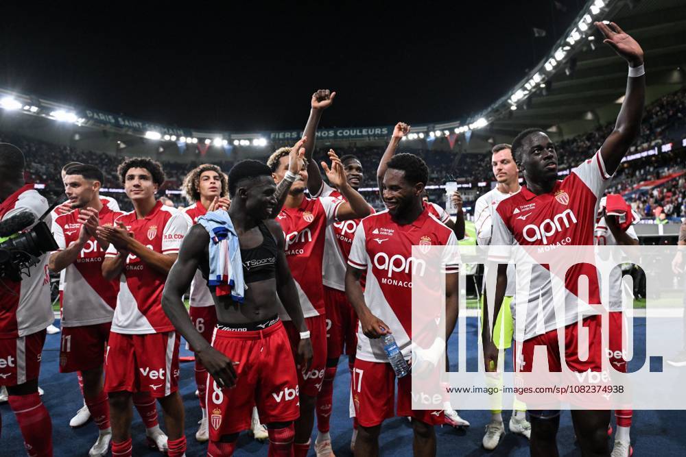 Paris, ŽLe-De-France, FR: PARIS, FRANCE - SEPTEMBER 4, 2026: AS Monacoâ€⠢s players celebrate their win at the end of the French L1 football match against Paris Saint-Germain at the Parc des Princes stadium in Paris on September 4, 2026. Ligue 1 PSG Vs AS Monaco - ZUMAq101 20260904_zna_q101_265