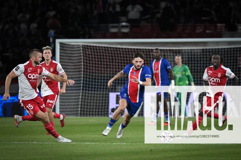 Paris, Å½Le-De-France, FR: PARIS, FRANCE - SEPTEMBER 4, 2026: Paris Saint-GermainÃ¢â‚¬â ¢s forward Khvicha Kvaratskhelia fights for the ball during the French L1 football match between Paris Saint-Germain and AS Monaco at the Parc des Princes stadium in Paris on September 4, 2026. Paris FR - ZUMAq101 20260904_zna_q101_269