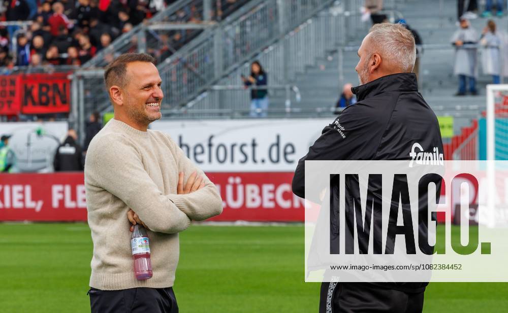 Fussball - Saison 2026 2027 - 2. Fussball - Bundesliga - 04. Spieltag: Holstein Kiel KSV Kieler Sportvereinigung Holstein von 1900 ( Störche ) - 1. FC Nürnberg FCN ( Club ) - Sportfoto Zink DaMa - - DFL regulations prohibit any use of photographs as image sequences and or quasi-video - only for editorial use - Joti Chatzialexiou ( Vorstand 1. FC Nürnberg FCN ) Tim Walter (Trainer Holstein Kiel ) unterhalten sich