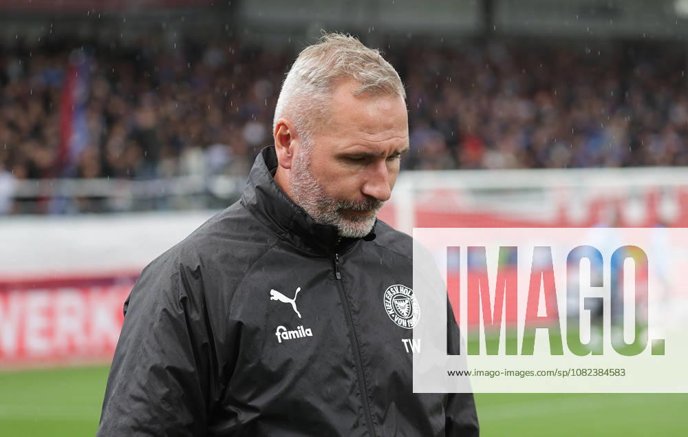 Trainer Tim Walter (Holstein Kiel) Fussball, Herren, Saison 2026 2027, 2.BL, Holstein Stadion, Holstein Kiel gegen 1.FC Nuernberg DFL REGULATIONS PROHIBIT ANY USE OF PHOTOGRAPHS AS IMAGE SEQUENCES AND OR QUASI-VIDEO.
