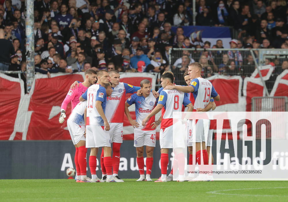 Mannschaftskreis Holstein Kiel, Sondertrikots 80 Jahre Schleswig Holstein Fussball, Herren, Saison 2026 2027, 2.BL, Holstein Stadion, Holstein Kiel gegen 1.FC Nuernberg DFL REGULATIONS PROHIBIT ANY USE OF PHOTOGRAPHS AS IMAGE SEQUENCES AND OR QUASI-VIDEO.