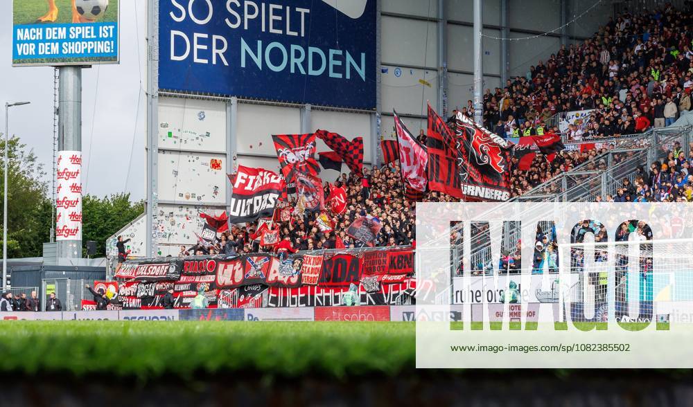 Fussball - Saison 2026 2027 - 2. Fussball - Bundesliga - 04. Spieltag: Holstein Kiel KSV Kieler Sportvereinigung Holstein von 1900 ( Störche ) - 1. FC Nürnberg FCN ( Club ) - Sportfoto Zink DaMa - - DFL regulations prohibit any use of photographs as image sequences and or quasi-video - only for editorial use - Clubfan Clubfans FCN-Fans Fans im Gästeblock