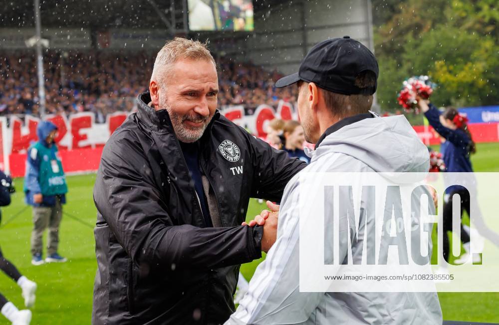 Fussball - Saison 2026 2027 - 2. Fussball - Bundesliga - 04. Spieltag: Holstein Kiel KSV Kieler Sportvereinigung Holstein von 1900 ( Störche ) - 1. FC Nürnberg FCN ( Club ) - Sportfoto Zink DaMa - - DFL regulations prohibit any use of photographs as image sequences and or quasi-video - only for editorial use - Tim Walter (Trainer Holstein Kiel ) Miroslav Miro Klose ( Trainer 1. FC Nürnberg FCN ) klatschen ab