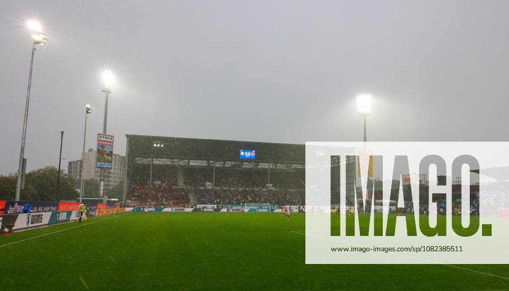 Fussball - Saison 2026 2027 - 2. Fussball - Bundesliga - 04. Spieltag: Holstein Kiel KSV Kieler Sportvereinigung Holstein von 1900 ( Störche ) - 1. FC Nürnberg FCN ( Club ) - Sportfoto Zink DaMa - - DFL regulations prohibit any use of photographs as image sequences and or quasi-video - only for editorial use - Starker Regen Starkregen zu Spielbeginn