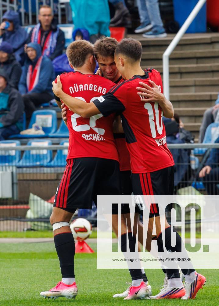 Fussball - Saison 2026 2027 - 2. Fussball - Bundesliga - 04. Spieltag: Holstein Kiel KSV Kieler Sportvereinigung Holstein von 1900 ( Störche ) - 1. FC Nürnberg FCN ( Club ) - Sportfoto Zink DaMa - - DFL regulations prohibit any use of photographs as image sequences and or quasi-video - only for editorial use - Jubel Freude Torjubel nach Tor zum 0:1 - Finn Ole Becker (22, 1. FC Nürnberg FCN ) Adam Markhiev (6, 1. FC Nürnberg FCN ) Julian Justvan (10, 1. FC Nürnberg FCN ) jubelt freut sich - Torschütze: Adam Markhiev (6, 1. FC Nürnberg FCN )