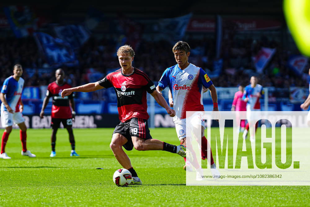 Piet Scobel (1. FC Nürnberg, 19), Hiroki Sekine (Holstein Kiel, 32) GER, Holstein Kiel vs. 1. FC Nürnberg, Fußball, 2. Bundesliga, Spieltag 04, Saison 2026 2027, 05.09.2026 DFL REGULATIONS PROHIBIT ANY USE OF PHOTOGRAPHS AS IMAGE SEQUENCES AND OR QUASI-VIDEO GER, Holstein Kiel vs. 1. FC Nürnberg, Fußball, 2. Bundesliga, Spieltag 04, Saison 2026 2027, 05.09.2026 Kiel
