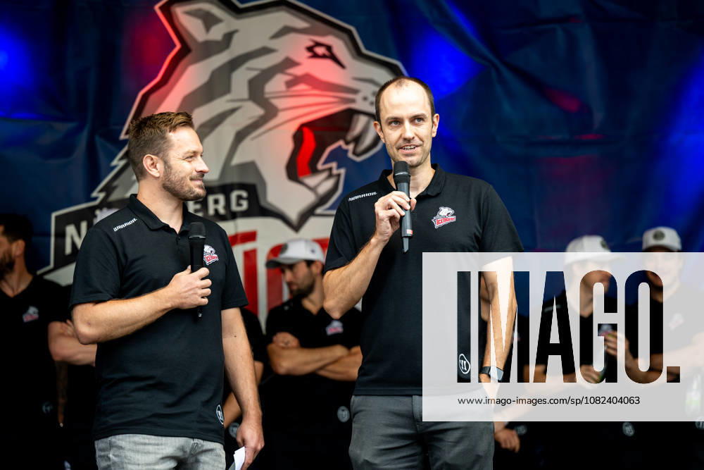 Eishockey - Saison 2026 2027 - Penny DEL - Saisoneröffnungsfeier Nürnberg Ice Tigers Icetigers - ERC Ingolstadt - ThHa - - Christian Rupp (Stadionsprecher, Nürnberg Ice Tigers, NIT ) mit Roman Horlamus (Geschäftsführer, Nürnberg Ice Tigers, NIT )
