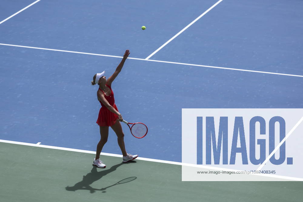 US Open tennis tournament - Day 7 Anastasia Potapova of Austria serves against Amanda Anisimova of the US during the Womens Singles round 3 of the US Open Tennis Championships at the USTA Billie Jean King National Tennis Center in Flushing Meadows, New York, USA, 05 September 2026. The 2026 US Open tournament runs from 23 August through 13 September. FLUSHING MEADOWS NEW YORK United States