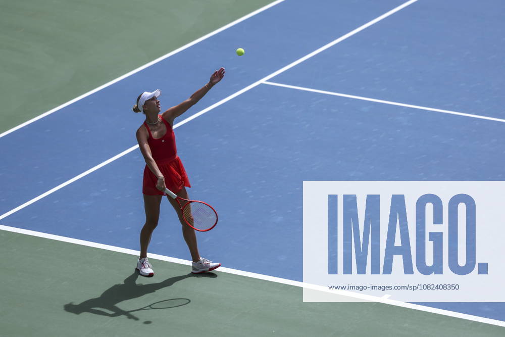 US Open tennis tournament - Day 7 Anastasia Potapova of Austria serves against Amanda Anisimova of the US during the Womens Singles round 3 of the US Open Tennis Championships at the USTA Billie Jean King National Tennis Center in Flushing Meadows, New York, USA, 05 September 2026. The 2026 US Open tournament runs from 23 August through 13 September. FLUSHING MEADOWS NEW YORK United States