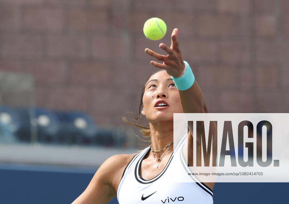 QINWEN ZHENG of China during the match against M. Keys of USA in the third round of Grand Slam tournament US Open. New York, USA. Tennis: US Open - Qinwen Zheng - ZUMAc278 20260905_zsp_c278_041
