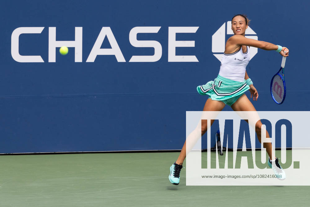 Qinwen Zheng (CHN) in action against Madison Keys (USA) during their Round 3 match at the US Open on September 5, 2026, held at the USTA Billie Jean King National Tennis Center in New York City. New York City USA - ZUMAc04_ 20260905_zma_c04_023