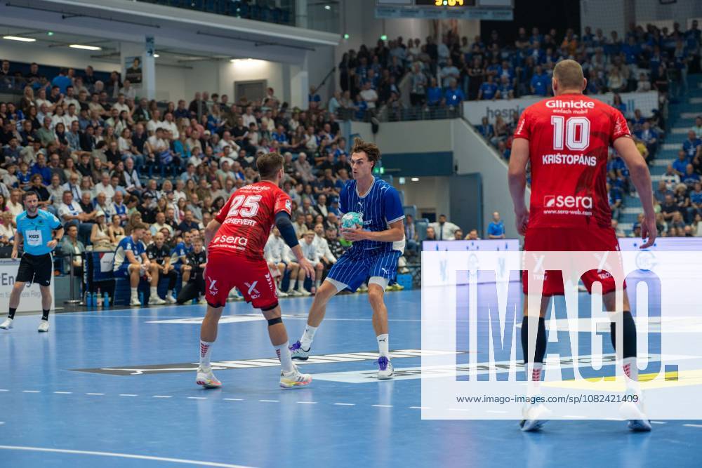 Olle Forsell Schefvert, Rueckraum, (MT Melsungen 25), Miro Schluroff, Rueckraum, (VfL Gummersbach 15), Dainis KriÅ¡topÄns, Rueckraum, (MT Melsungen 10), VfL Gummersbach vs. MT Melsungen,, Opel Handball Bundesliga, Herren , 3. Spieltag, 05.09.2026 Gummersbach NRW Deutschland