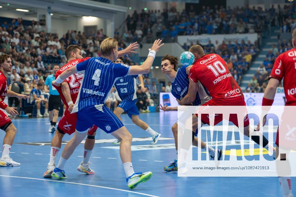 Ellidi Snaer Vidarsson, Kreislaeufer, (VfL Gummersbach 4), Dainis KriÅ¡topÄns, Rueckraum, (MT Melsungen 10), Miro Schluroff, Rueckraum, (VfL Gummersbach 15), VfL Gummersbach vs. MT Melsungen,, Opel Handball Bundesliga, Herren , 3. Spieltag, 05.09.2026 Gummersbach NRW Deutschland