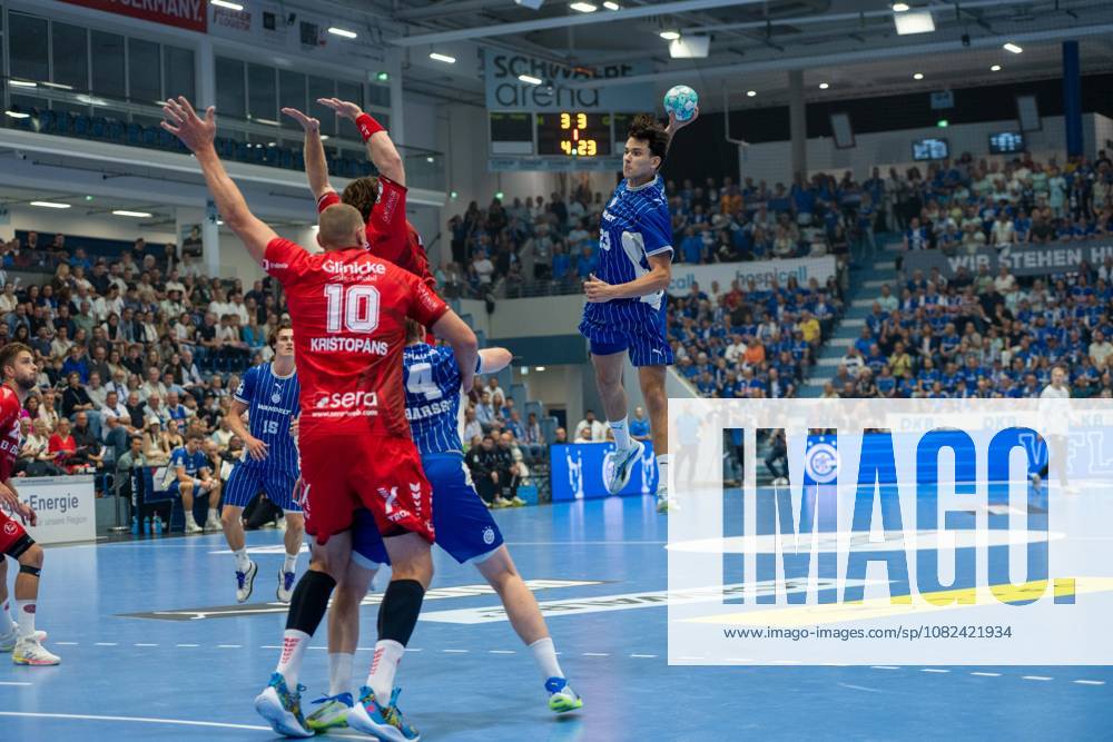 Dainis KriÅ¡topÄns, Rueckraum, (MT Melsungen 10), Nicola Roganovic, Rueckraum, (VfL Gummersbach 23), VfL Gummersbach vs. MT Melsungen,, Opel Handball Bundesliga, Herren , 3. Spieltag, 05.09.2026 Gummersbach NRW Deutschland