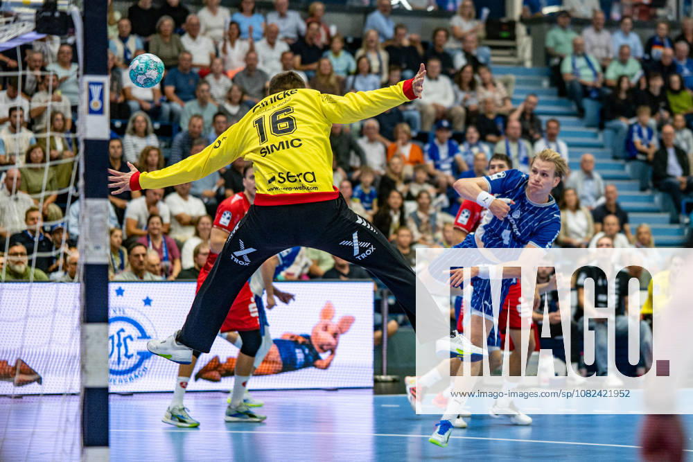 Opel Handball Bundesliga, VfL Gummersbach - MT Melsungen, 05.09.2026 Nebojsa Simic (MT Melsungen 16), Ellidi Vidarsson (VfL Gummersbach 4), ; Opel Handball Bundesliga, VfL Gummersbach - MT Melsungen