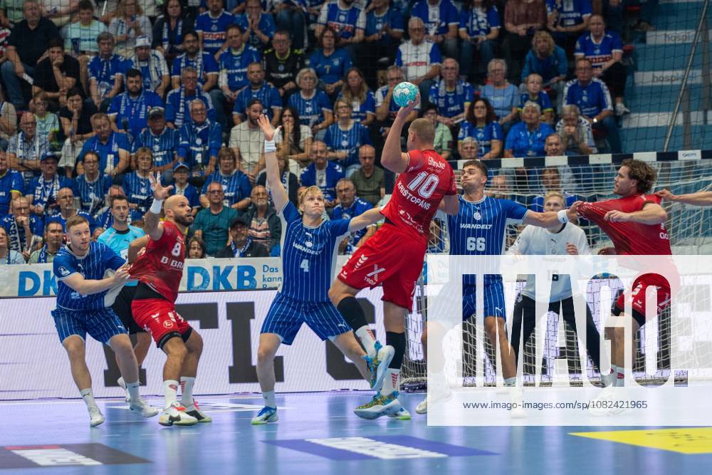 Ellidi Snaer Vidarsson, Kreislaeufer, (VfL Gummersbach 4), Dainis KriÅ¡topÄns, Rueckraum, (MT Melsungen 10), Å tÄ›pan Zeman, Kreislaeufer, (VfL Gummersbach 66), VfL Gummersbach vs. MT Melsungen,, Opel Handball Bundesliga, Herren , 3. Spieltag, 05.09.2026 Gummersbach NRW Deutschland