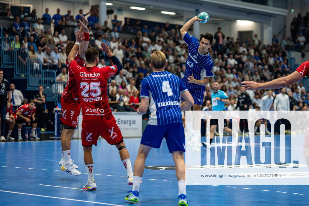 Opel Handball Bundesliga, VfL Gummersbach - MT Melsungen, 05.09.2026 Olle Forsell Schefvert (MT Melsungen 25), Ellidi Vidarsson (VfL Gummersbach 4), Nikola Roganović (VfL Gummersbach 23), ; Opel Handball Bundesliga, VfL Gummersbach - MT Melsungen