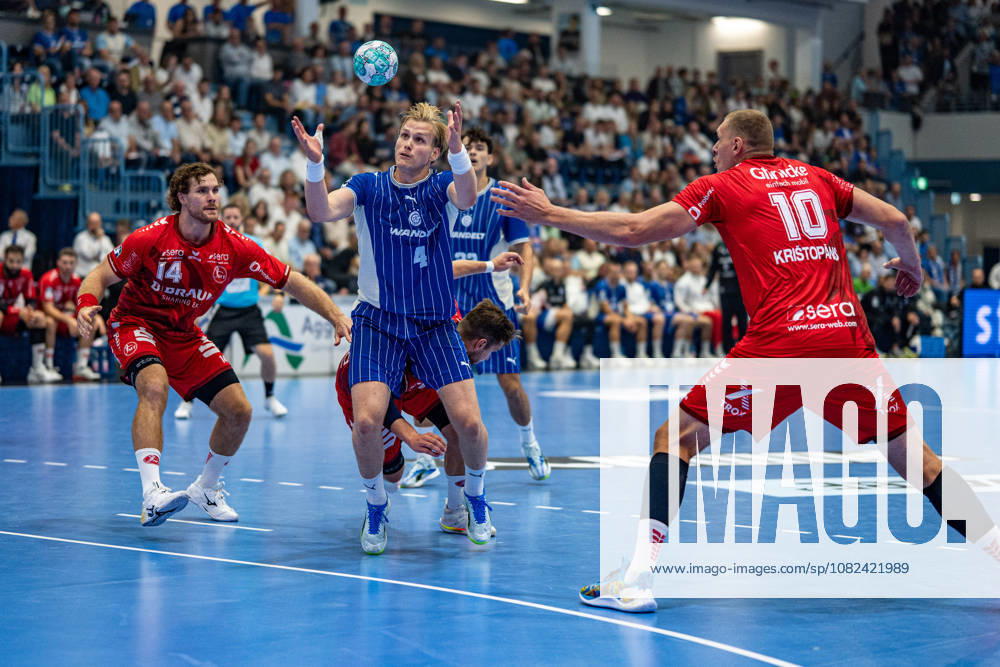 Opel Handball Bundesliga, VfL Gummersbach - MT Melsungen, 05.09.2026 Johannes Golla (MT Melsungen 14), Ellidi Vidarsson (VfL Gummersbach 4), Dainis KriÅ¡topÄns (MT Melsungen 10), ; Opel Handball Bundesliga, VfL Gummersbach - MT Melsungen