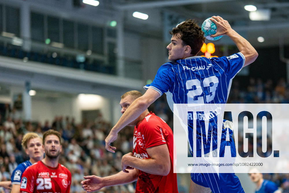 Opel Handball Bundesliga, VfL Gummersbach - MT Melsungen, 05.09.2026 Olle Forsell Schefvert (MT Melsungen 25), Nikola Roganović (VfL Gummersbach 23), ; Opel Handball Bundesliga, VfL Gummersbach - MT Melsungen