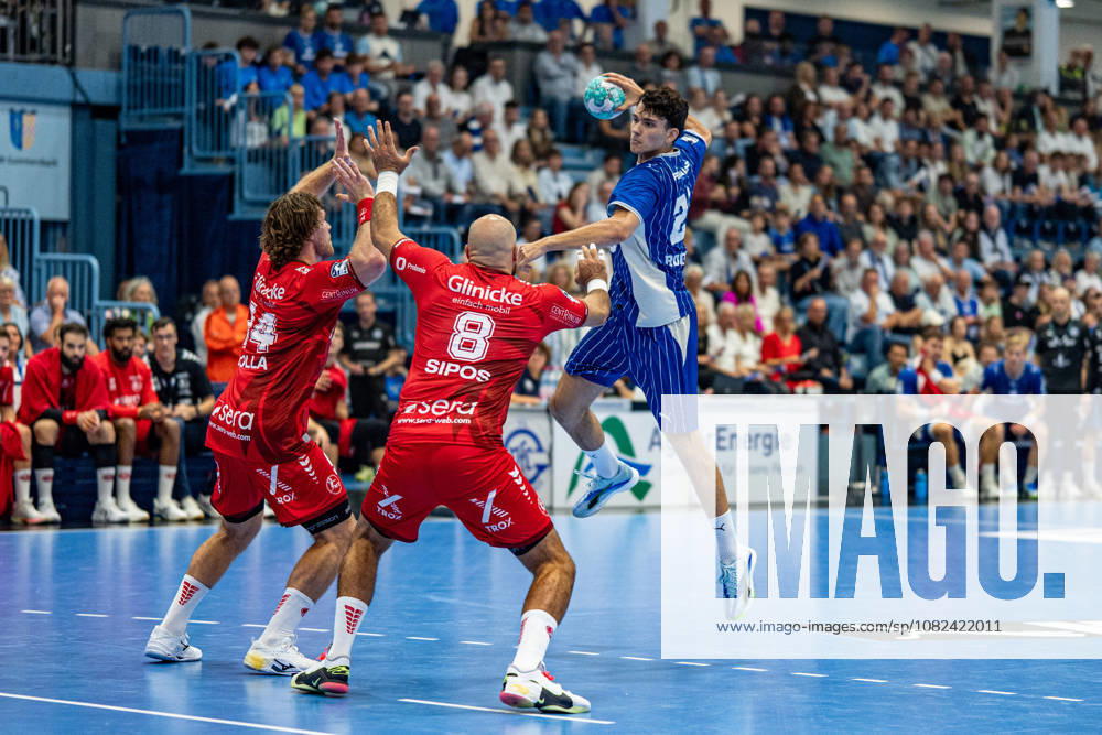 Opel Handball Bundesliga, VfL Gummersbach - MT Melsungen, 05.09.2026 Johannes Golla (MT Melsungen 14), Adrian Sipos (MT Melsungen 8), Nikola RoganoviÄ‡ (VfL Gummersbach 23), ; Opel Handball Bundesliga, VfL Gummersbach - MT Melsungen