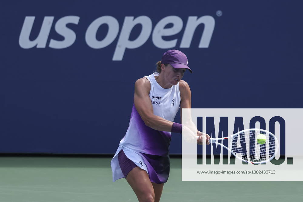 US Open tennis tournament - Day 7 Iga Swiatek of Poland in action against Marie Bouzkova of Czechia during the Womens Singles round 3 of the US Open Tennis Championships at the USTA Billie Jean King National Tennis Center in Flushing Meadows, New York, USA, 05 September 2026. The 2026 US Open tournament runs from 23 August through 13 September. FLUSHING MEADOWS NEW YORK United States