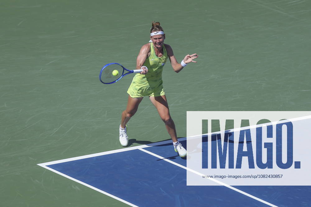 US Open tennis tournament - Day 7 Marie Bouzkova of Czechia in action against Iga Swiatek of Poland during the Womens Singles round 3 of the US Open Tennis Championships at the USTA Billie Jean King National Tennis Center in Flushing Meadows, New York, USA, 05 September 2026. The 2026 US Open tournament runs from 23 August through 13 September. FLUSHING MEADOWS NEW YORK United States