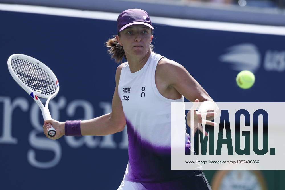 US Open tennis tournament - Day 7 Iga Swiatek of Poland in action against Marie Bouzkova of Czechia during the Womens Singles round 3 of the US Open Tennis Championships at the USTA Billie Jean King National Tennis Center in Flushing Meadows, New York, USA, 05 September 2026. The 2026 US Open tournament runs from 23 August through 13 September. FLUSHING MEADOWS NEW YORK United States