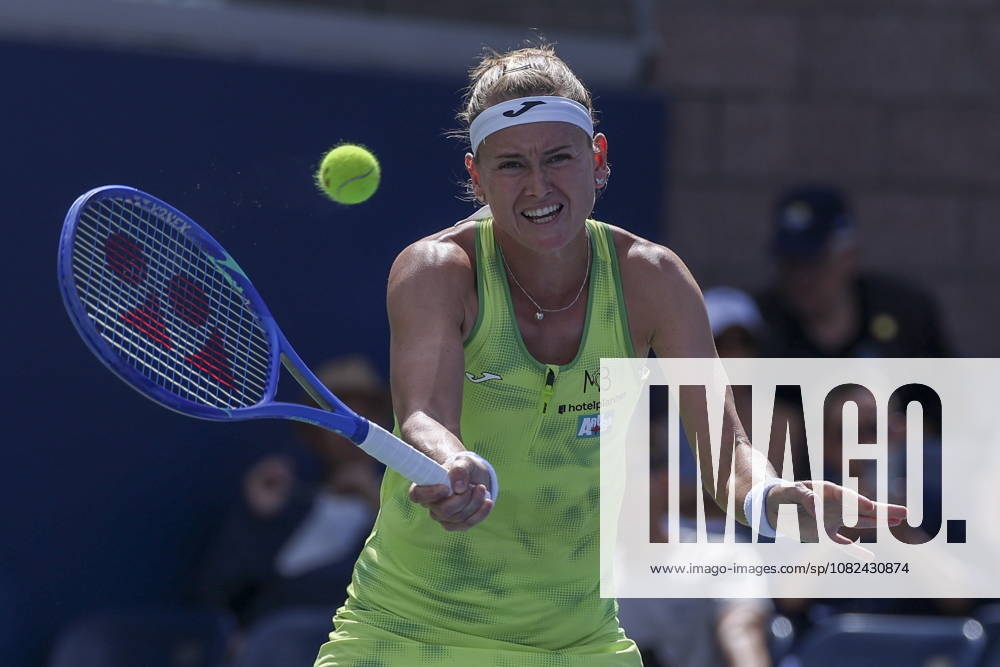 US Open tennis tournament - Day 7 Marie Bouzkova of Czechia in action against Iga Swiatek of Poland during the Womens Singles round 3 of the US Open Tennis Championships at the USTA Billie Jean King National Tennis Center in Flushing Meadows, New York, USA, 05 September 2026. The 2026 US Open tournament runs from 23 August through 13 September. FLUSHING MEADOWS NEW YORK United States
