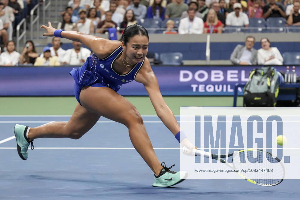 Alexandra Eala of the Philippines returns a ball against Iva Jovic of the United States during a women s third-round match at the 2016 US Open at Arthur Ashe Stadium in New York, USA, 05 September 2026. US Open 2026: Alexandra Eala - Iva Jovic !ACHTUNG: NUR REDAKTIONELLE NUTZUNG!