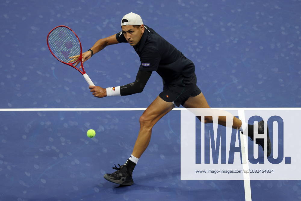 US Open tennis tournament - Day 7 Alejandro Tabilo of Chile in action against Alexander Zverev of Germany during the Mens Singles third round of the US Open Tennis Championships in Flushing Meadows, New York, USA, 05 September 2026. FLUSHING MEADOWS NEW YORK United States