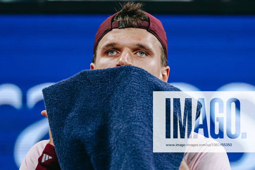 US Open tennis tournament - Day 7 Jakub Mensik of Czech Republic wipes away sweat in a match against Learner Tien of the USA during the Mens Singles third round of the US Open Tennis Championship in Flushing Meadows, New York, USA, 05 September 2026. FLUSHING MEADOWS NEW YORK United States