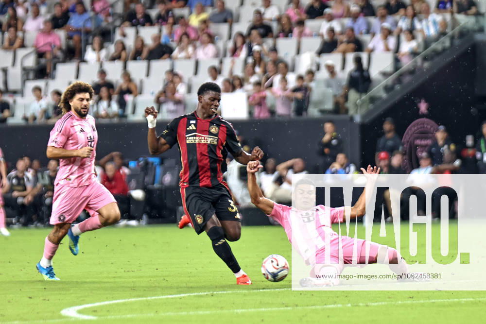 CASEMIRO (5) and BREEL EMBOLO (36) of the Atlanta United battle for a ball during a Major League soccer match between Inter Miami CF and Atlanta United FC Miami USA - ZUMAa257 20260905_zsp_a257_004