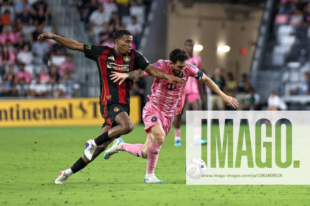 LIONEL MESSI (10) of Inter Miami CF and MAURICIO AMARO (14) of the Atlanta United battle for a ball during a Major League soccer match between Inter Miami CF and Atlanta United FC Miami USA - ZUMAa257 20260905_zsp_a257_013