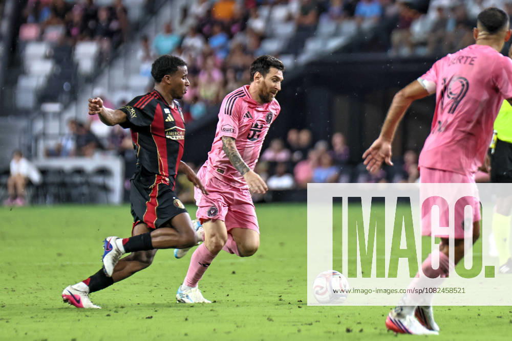 LIONEL MESSI (10) of Inter Miami CF and MAURICIO AMARO (14) of the Atlanta United battle for a ball during a Major League soccer match between Inter Miami CF and Atlanta United FC Miami USA - ZUMAa257 20260905_zsp_a257_014