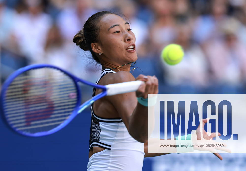US Open tennis tournament - Day 9 Qinwen Zheng of China in action against Iga Swiatek of Poland during the Women s Singles round 4 of the US Open Tennis Championships at the USTA Billie Jean King National Tennis Center in Flushing Meadows, New York, USA, 07 September 2026. The 2026 US Open tournament runs from 23 August through 13 September. FLUSHING MEADOWS NEW YORK United States