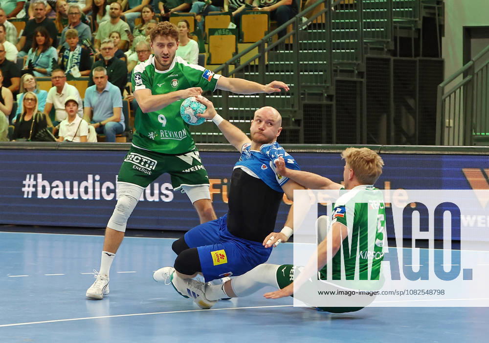 Handball Opel Handball-Bundesliga, HSG Wetzlar - ThSV Eisenach v.l. Niklas Theiß (HSG Wetzlar), Peter Walz (ThSV Eisenach), Tristan Kirschner (HSG Wetzlar) Wetzlar Buderus Arena Hessen Deutschland (DE)