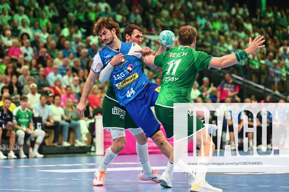 Stephan Seitz (ThSV Eisenach) im Zweikampf mit Jona Schoch (HSG Wetzlar, hinten) GER, HSG Wetzlar vs ThSV Eisenach, Handball, Opel Handball-Bundesliga, 3. Spieltag, Spielzeit 2026 2027, 07.09.2026 GER, HSG Wetzlar vs ThSV Eisenach, Handball, Opel Handball-Bundesliga, 3. Spieltag, Spielzeit 2026 2027, 07.09.2026 Wetzlar