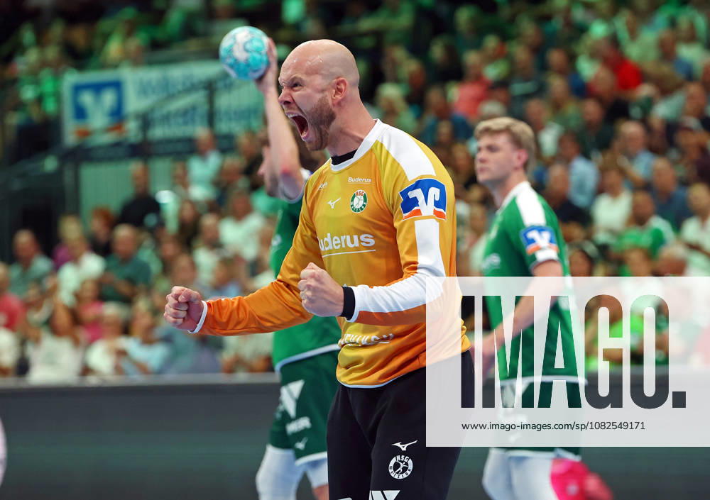 Handball Opel Handball-Bundesliga, HSG Wetzlar - ThSV Eisenach Jubel bei Bart Ravensbergen (HSG Wetzlar) Wetzlar Buderus Arena Hessen Deutschland (DE)