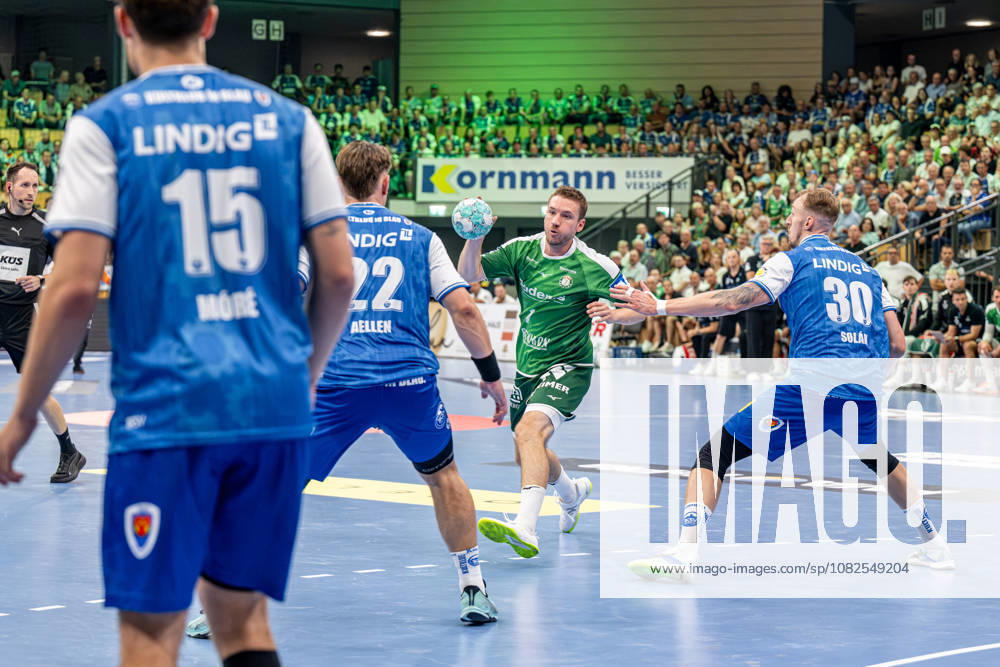 OPEL Handball Bundesliga; HSG Wetzlar - ThSV Eisenach, 07.09.26 Dominik Mappes (HSG Wetzlar, 7), Felix Aellen (ThSV Eisenach, 22), Dominik Solak (ThSV Eisenach, 30) OPEL Handball Bundesliga; HSG Wetzlar - ThSV Eisenach: Wetzlar, 07.09.26