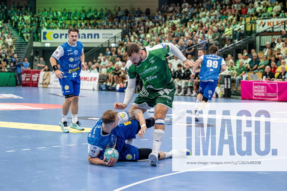OPEL Handball Bundesliga; HSG Wetzlar - ThSV Eisenach, 07.09.26 Nikolaj Laesoe (HSG Wetzlar, 32), Dominik Solak (ThSV Eisenach, 30), OPEL Handball Bundesliga; HSG Wetzlar - ThSV Eisenach: Wetzlar, 07.09.26