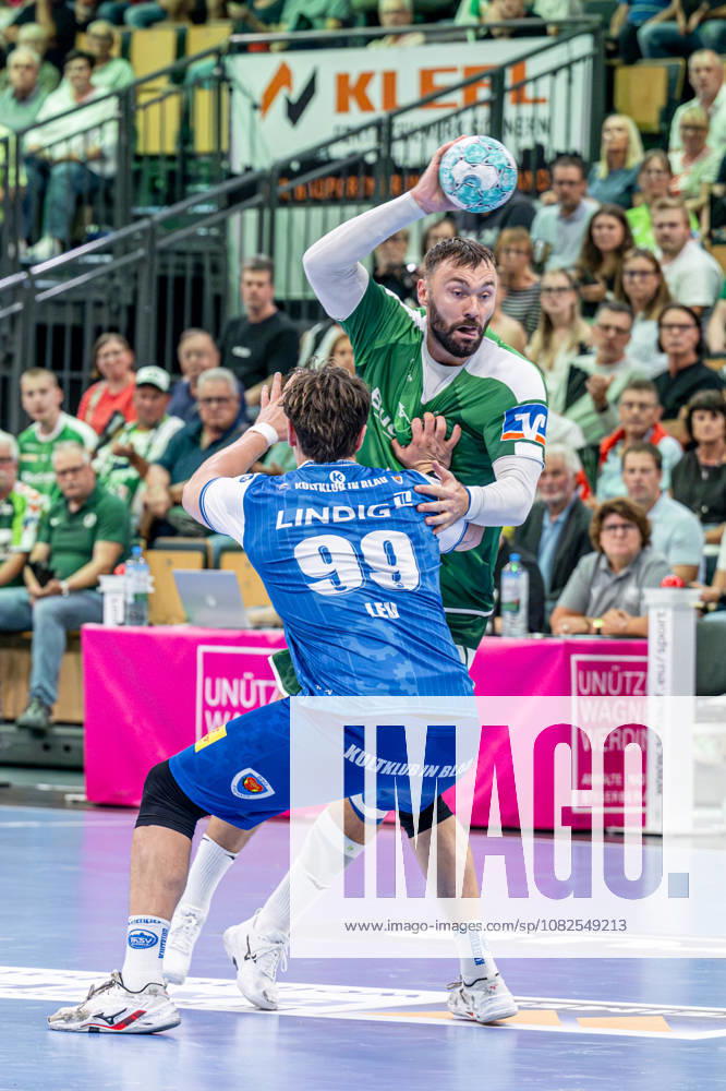 OPEL Handball Bundesliga; HSG Wetzlar - ThSV Eisenach, 07.09.26 Nikolaj Laesoe (HSG Wetzlar, 32), Tillman Leu (ThSV Eisenach, 99) OPEL Handball Bundesliga; HSG Wetzlar - ThSV Eisenach: Wetzlar, 07.09.26