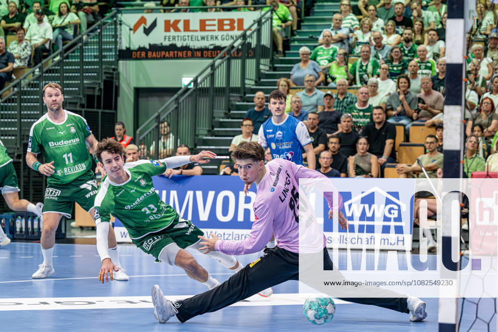 OPEL Handball Bundesliga; HSG Wetzlar - ThSV Eisenach, 07.09.26 Marti Soler (HSG Wetzlar, 23), Torwart Mats Grupe (ThSV Eisenach, 25), Petter Oeverby (HSG Wetzlar, 11) OPEL Handball Bundesliga; HSG Wetzlar - ThSV Eisenach: Wetzlar, 07.09.26