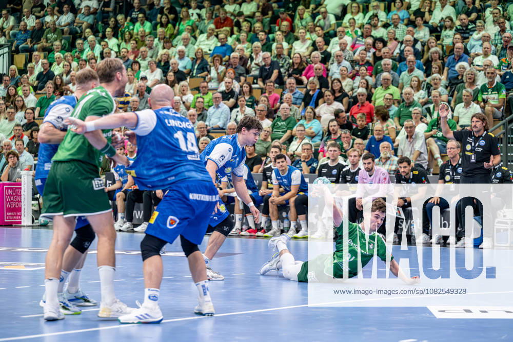 OPEL Handball Bundesliga; HSG Wetzlar - ThSV Eisenach, 07.09.26 Paul Kompenhans (HSG Wetzlar, 34), Petter Oeverby (HSG Wetzlar, 11), Peter Walz (ThSV Eisenach, 14), . OPEL Handball Bundesliga; HSG Wetzlar - ThSV Eisenach: Wetzlar, 07.09.26