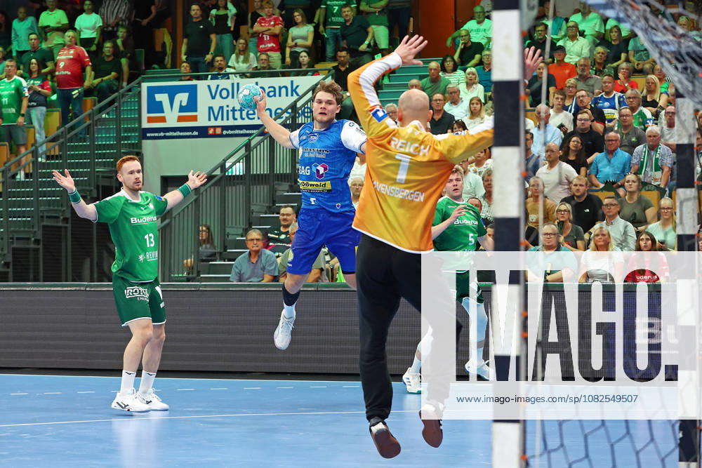 Handball Opel Handball-Bundesliga, HSG Wetzlar - ThSV Eisenach v.l. Tomas Piroch (HSG Wetzlar), David More (ThSV Eisenach), Bart Ravensbergen (HSG Wetzlar), Tristan Kirschner (HSG Wetzlar) Wetzlar Buderus Arena Hessen Deutschland (DE)